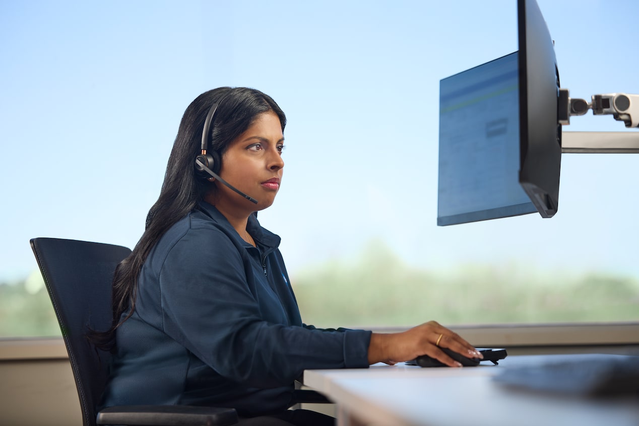 An OnStar personnel ready to assist drivers of GM Fleet vehicles.